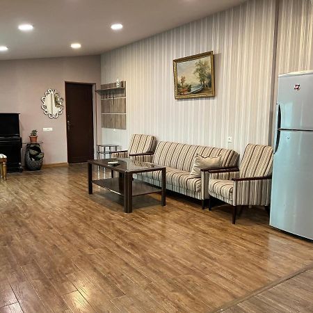 Bright Guesthouse In The Center Of Yerevan! 外观 照片